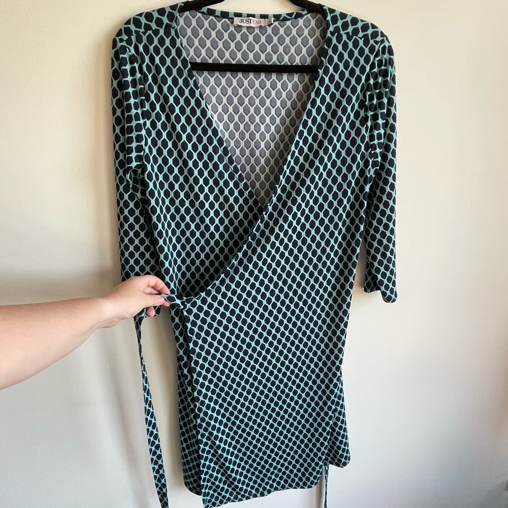 Wrap Dress geometric pattern. - Picture 4 of 6